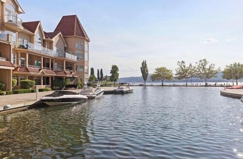 Sunset Waterfront Resort 9. Luxury Lakeside, Stunning 3 bed/2bath Kelowna Condo.