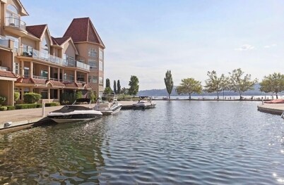 Sunset Waterfront Resort 9. Luxury Lakeside, Stunning 3 bed/2bath Kelowna Condo.