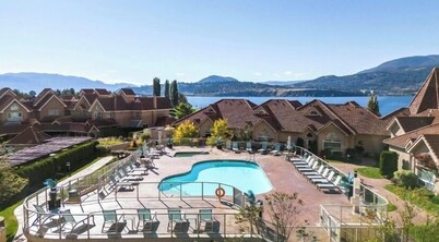 Sunset Waterfront Resort 9. Luxury Lakeside, Stunning 3 bed/2bath Kelowna Condo.