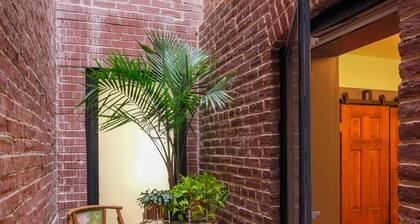 Stylish & Modern Private Retreat in Capitol Hill!