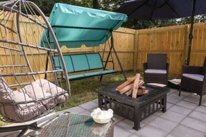 Terrace/patio - Cozy Corner Cottage  1.5 Mi to Square & Coler Mtn
 (Bentonville)