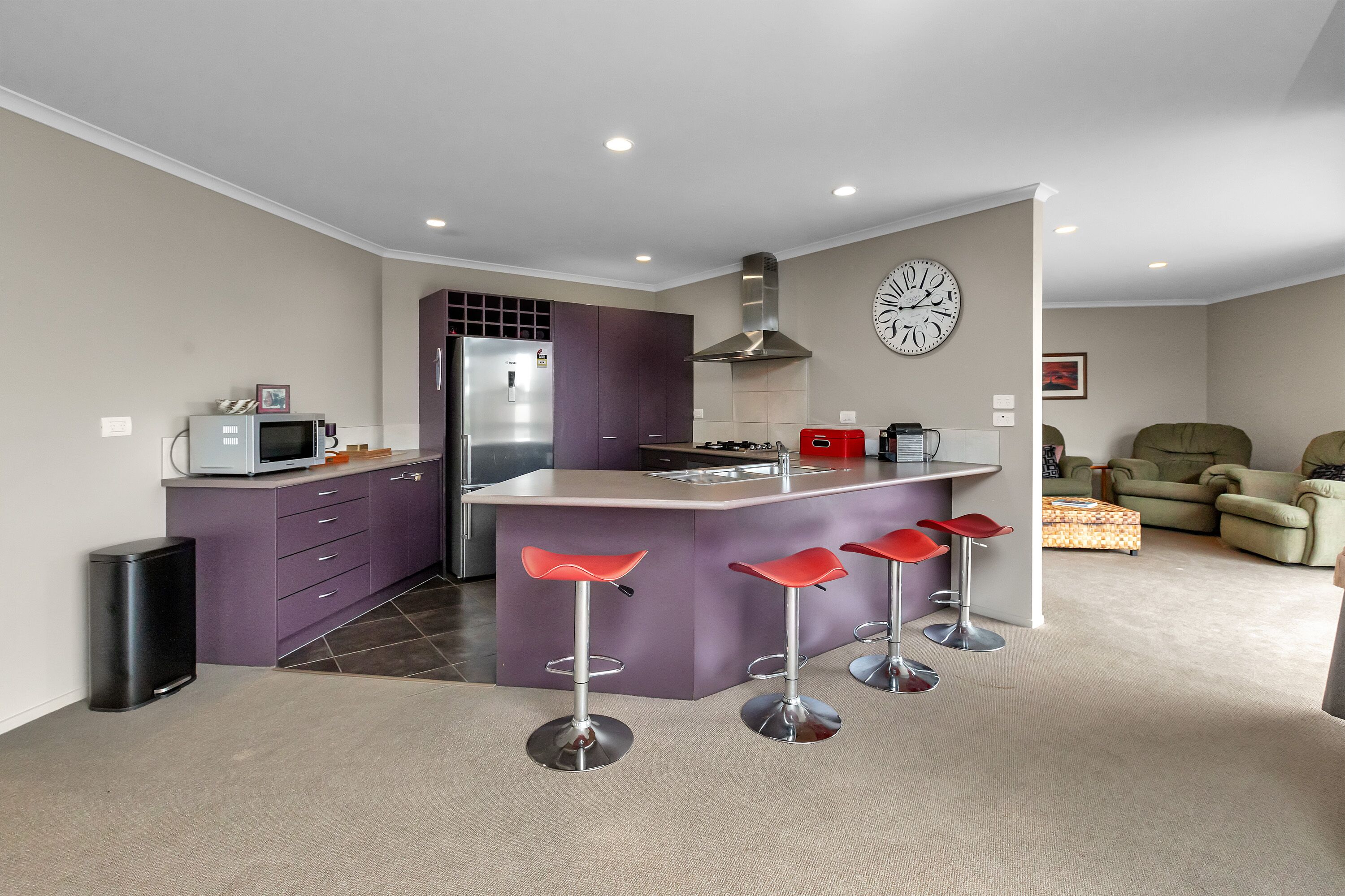 Een koelkast, een microgolfoven, een vaatwasser