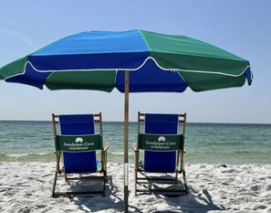 Beach - Coastal Charm, pet friendly, private beach, free beach chairs service. (Destin)