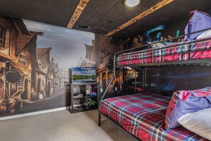 6 bedrooms, travel cot, WiFi, bed sheets
