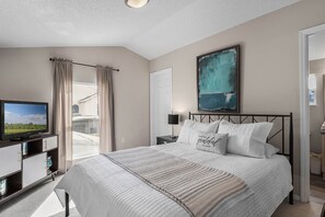 6 bedrooms, iron/ironing board, WiFi, bed sheets