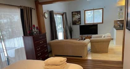 Tranquil Guesthouse Close to Ski Hills - 1 Bedroom