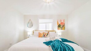 3 habitaciones, tabla de planchar con plancha y cuna de viaje