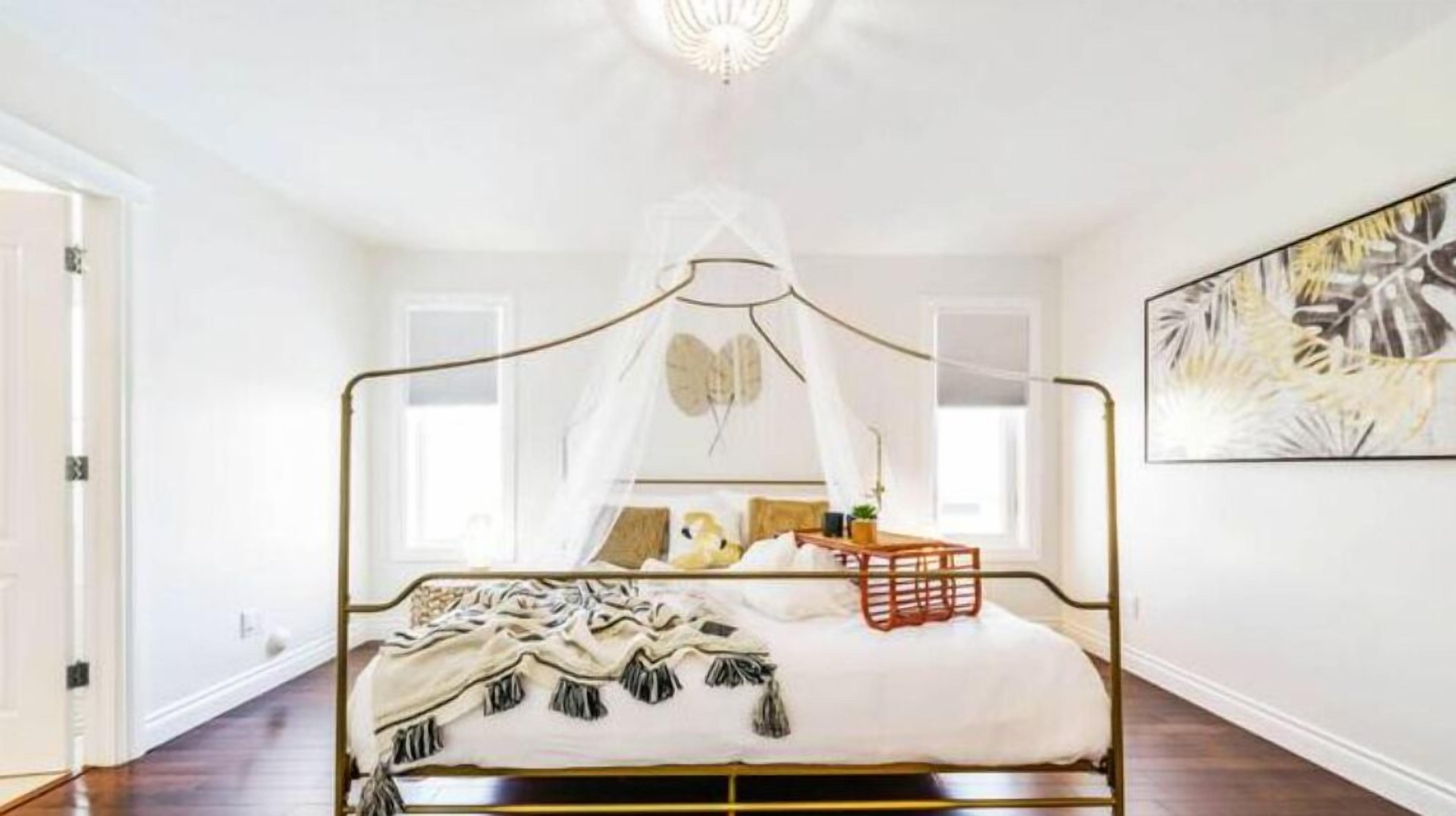 3 bedrooms, iron/ironing board, travel cot, free WiFi