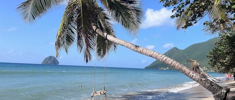 På stranden og strandhåndklær