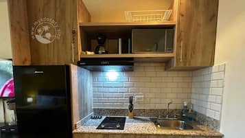 Fridge, microwave, stovetop, coffee/tea maker