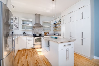 4 bedroom house with heated pool and gym