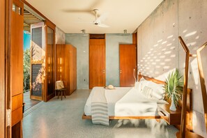 Royal House, Beach View | 5 bedrooms, in-room safe, individually furnished, free WiFi