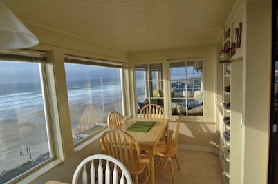 Charming 1-bedroom cabin in Lincoln City with WiFi access