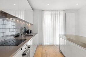 Frigorifero, microonde, forno, lavastoviglie