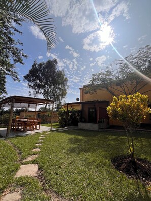 Outdoor dining - Duplex #B1 | Bungalows de Casa Verde | Pool View (Mala)