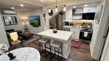Fridge, oven, stovetop