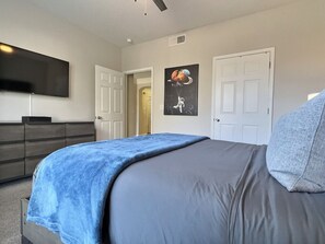 1 habitación, escritorio, tabla de planchar con plancha y wifi gratis 