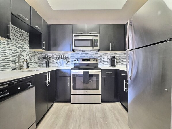 Fridge, microwave, oven, stovetop