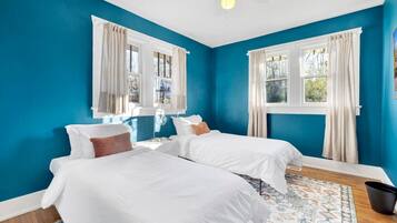 3 makuuhuonetta, silitysrauta/-lauta, ilmainen Wi-Fi, vuodevaatteet