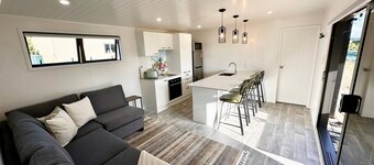 Modern 2 Bedroom, 2 Bathroom Cottage with Farm Views