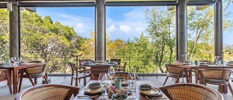 Breakfast, lunch, dinner served; garden views