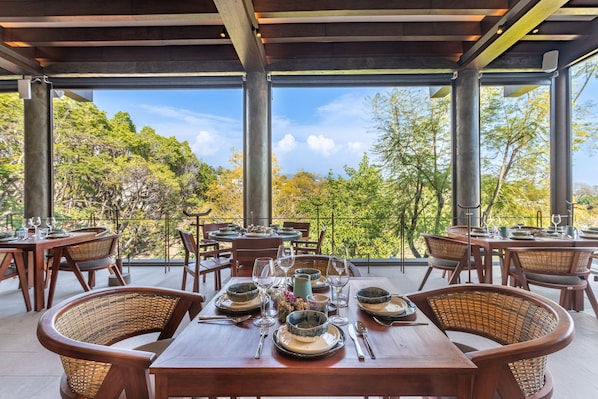 Breakfast, lunch, dinner served; garden views - Casa Cristina Fresh Boutique Hotel (Cuernavaca)