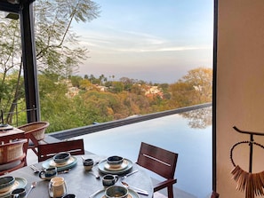 Breakfast, lunch, dinner served; garden views - Casa Cristina Fresh Boutique Hotel (Cuernavaca)