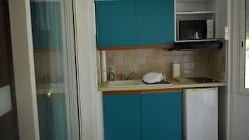 Classic Double Room | Private kitchen | Mini-fridge, microwave, stovetop, espresso maker