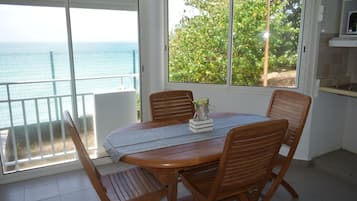 Classic Double Room | Private kitchen | Mini-fridge, microwave, stovetop, espresso maker