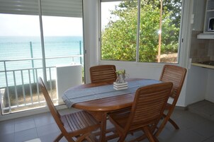 Classic Double Room | Private kitchen | Mini-fridge, microwave, stovetop, espresso maker