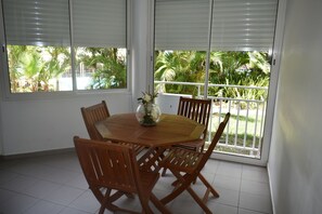 Classic Double Room | Private kitchen | Mini-fridge, microwave, stovetop, espresso maker