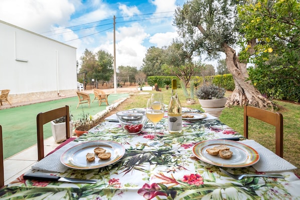 Outdoor dining