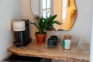 Luxury Double Room, 1 King Bed, Patio | Living area