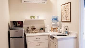 Coffee/tea maker, fridge, microwave