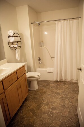 Towels - Condo 302 is a spacious two-bedroom/two-bathroom unit at Cooper's Pointe (Cherokee Village)