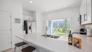 餐桌、厨房岛台