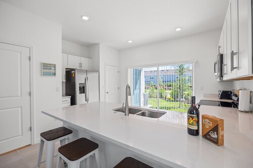 Modern Chic Sunshine Oasis in Gorgeous Skye Ranch Sarasota w/ Large Heated Pool