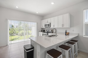 Dining tables, kitchen islands - Modern Chic Sunshine Oasis in Gorgeous Skye Ranch Sarasota w/ Large Heated Pool (Sarasota)