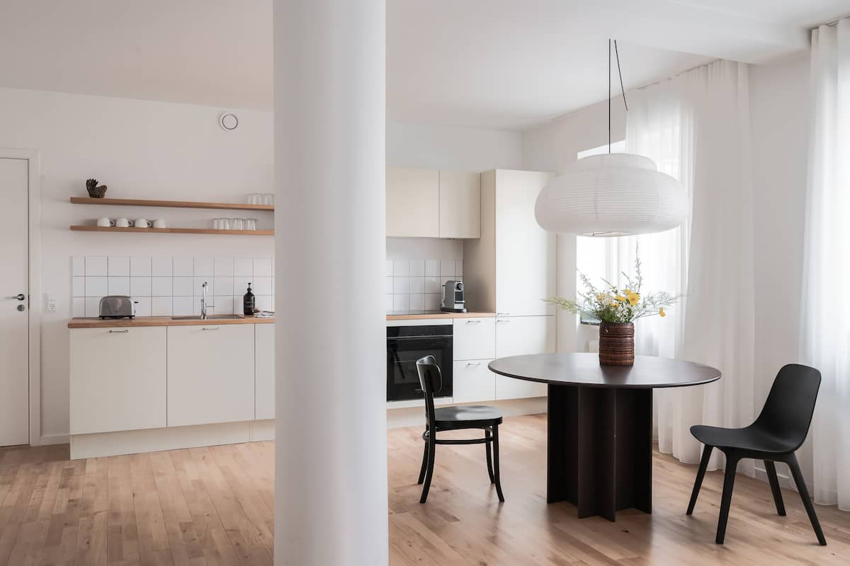 2BR apartment | 1 bedroom, iron/ironing board, free WiFi