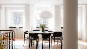 3BR apartment | In-room dining