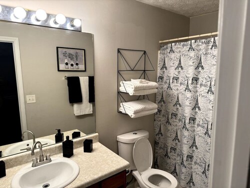 The VLuxe of Lithonia