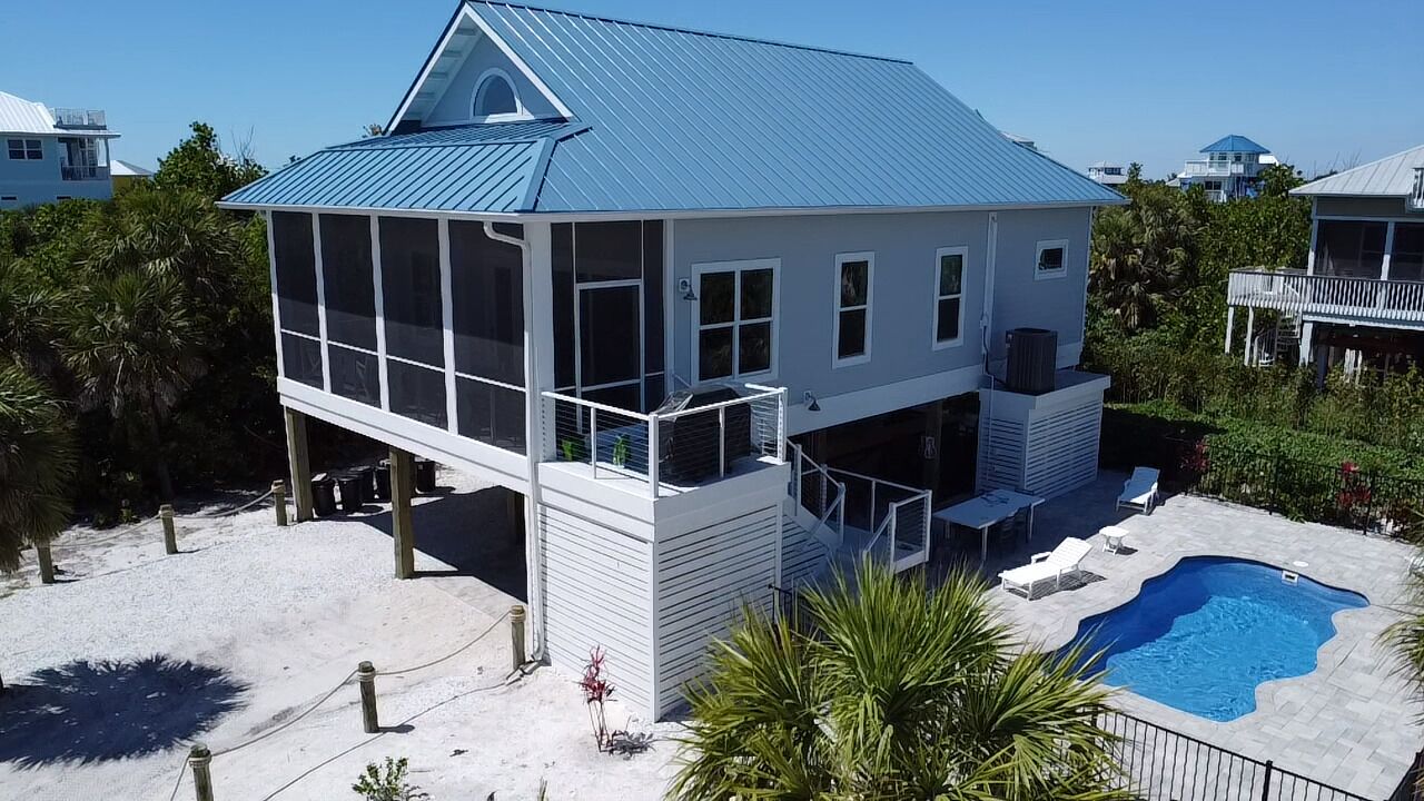 AWESOME NEW POOL HOME SPRAWLING OUTDR ENTERTAINING AREA/STEPS2 OCEAN/2CARTS/DOCK