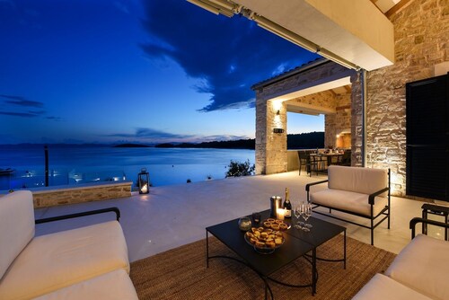 Luxusvilla Aqua Vision mit Pool