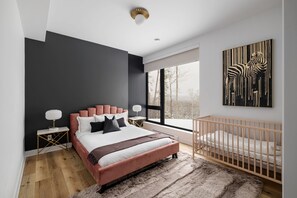 5 bedrooms, iron/ironing board, WiFi, bed sheets - Chalet Peak Tremblant: Your Mountain Escape! (La Conception)