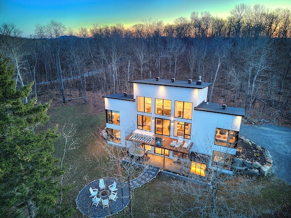 Exterior - Chalet Peak Tremblant: Your Mountain Escape! (La Conception)