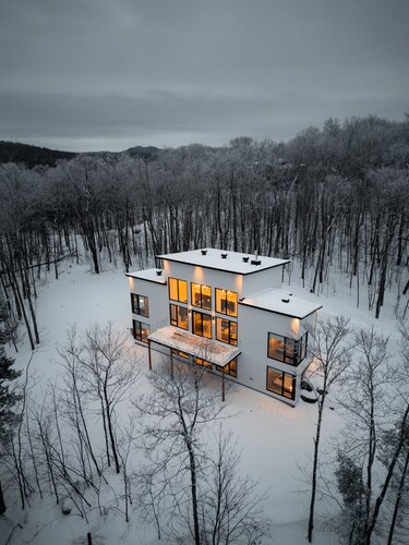 Chalet Peak Tremblant: Your Mountain Escape!