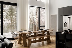 Dining - Chalet Peak Tremblant: Your Mountain Escape! (La Conception)