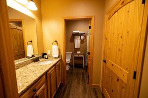 Secador de pelo, toallas