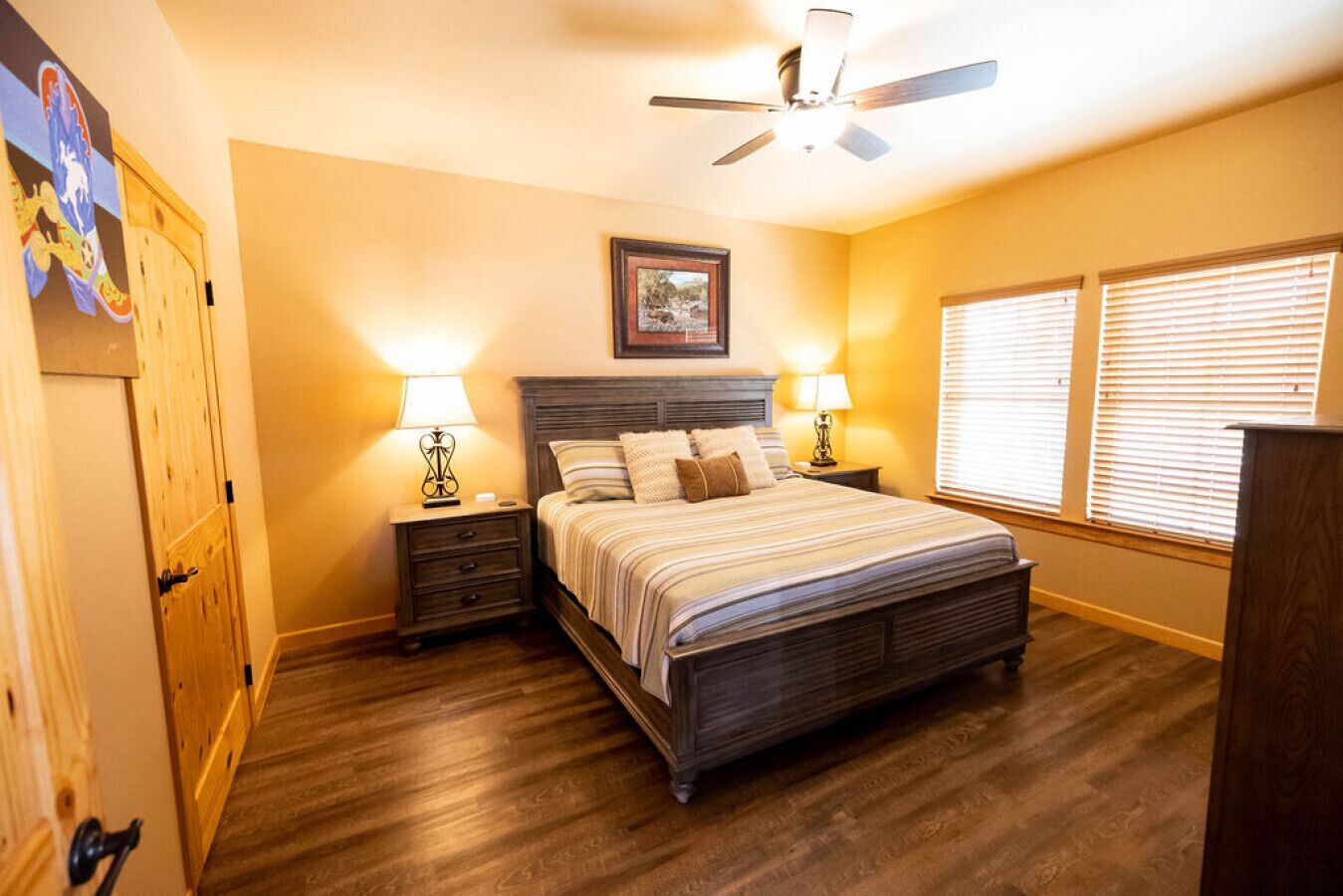 2 habitaciones, tabla de planchar con plancha y cuna de viaje 