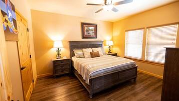 2 habitaciones, tabla de planchar con plancha y cuna de viaje